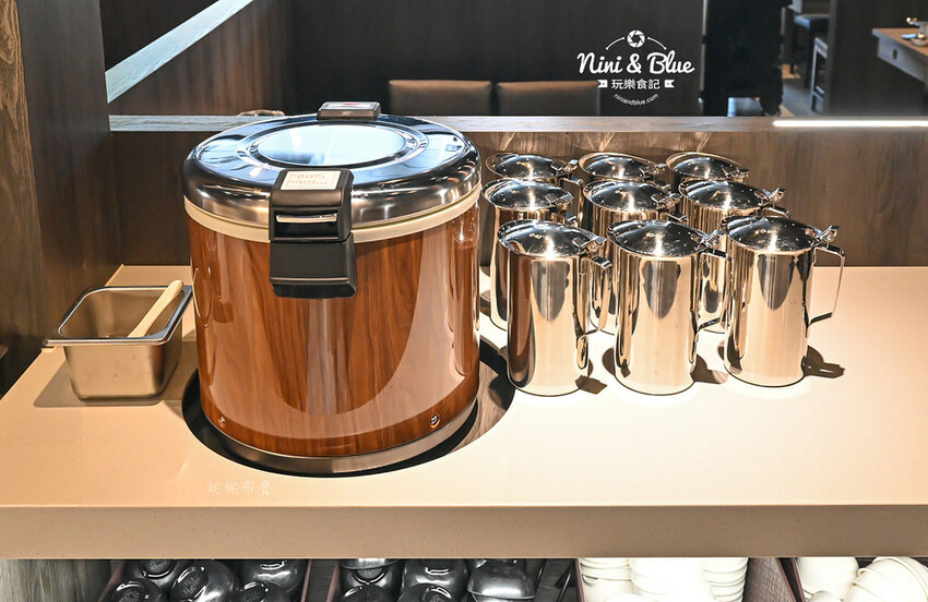 一饌泰式銅盤燒烤火鍋,台中北屯泰式火鍋,泰式酸辣湯超好喝,有蔬食自助吧吃到飽 @Nini and Blue 玩樂食記