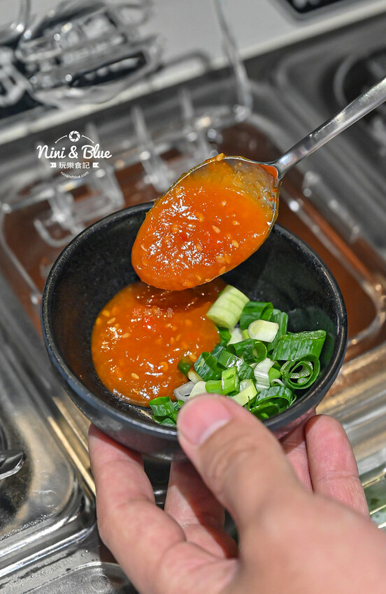 一饌泰式銅盤燒烤火鍋,台中北屯泰式火鍋,泰式酸辣湯超好喝,有蔬食自助吧吃到飽 @Nini and Blue 玩樂食記