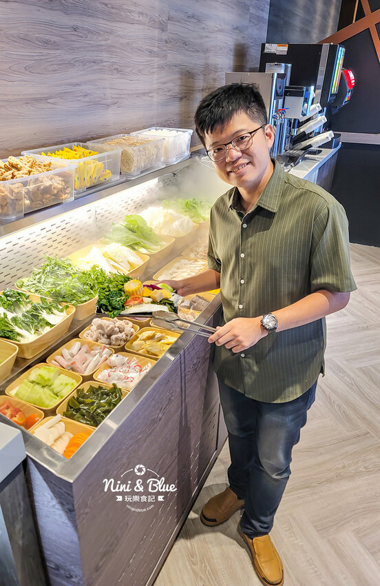 一饌泰式銅盤燒烤火鍋,台中北屯泰式火鍋,泰式酸辣湯超好喝,有蔬食自助吧吃到飽 @Nini and Blue 玩樂食記