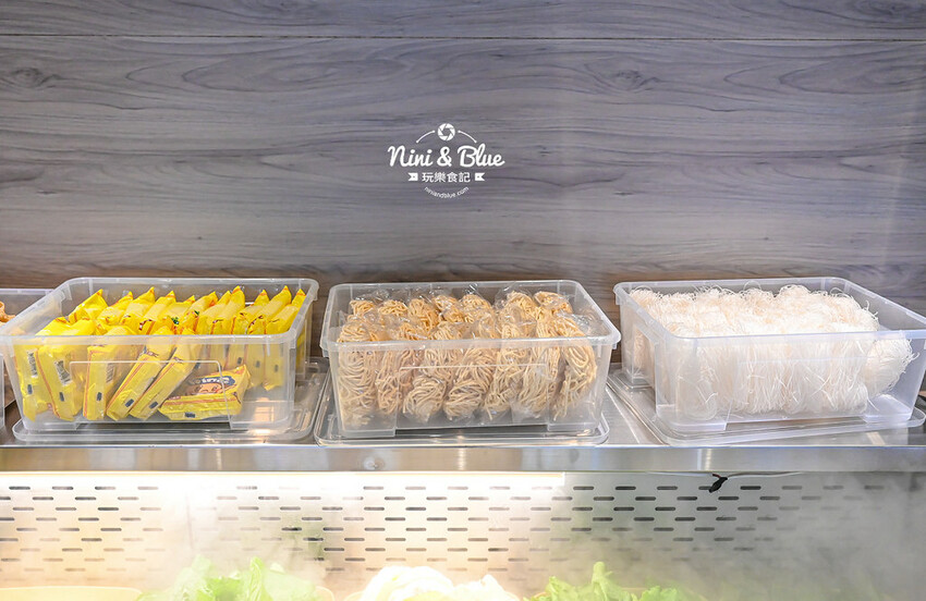 一饌泰式銅盤燒烤火鍋,台中北屯泰式火鍋,泰式酸辣湯超好喝,有蔬食自助吧吃到飽 @Nini and Blue 玩樂食記