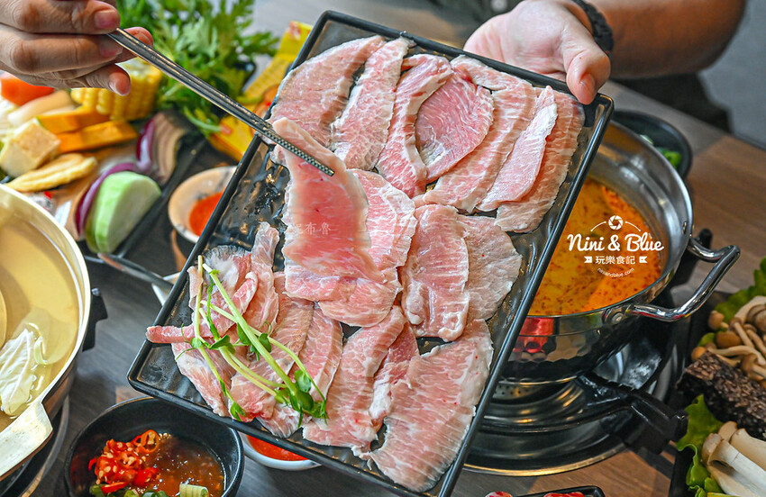 一饌泰式銅盤燒烤火鍋,台中北屯泰式火鍋,泰式酸辣湯超好喝,有蔬食自助吧吃到飽 @Nini and Blue 玩樂食記