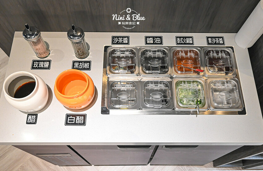 一饌泰式銅盤燒烤火鍋,台中北屯泰式火鍋,泰式酸辣湯超好喝,有蔬食自助吧吃到飽 @Nini and Blue 玩樂食記