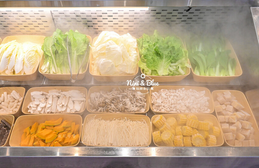 一饌泰式銅盤燒烤火鍋,台中北屯泰式火鍋,泰式酸辣湯超好喝,有蔬食自助吧吃到飽 @Nini and Blue 玩樂食記