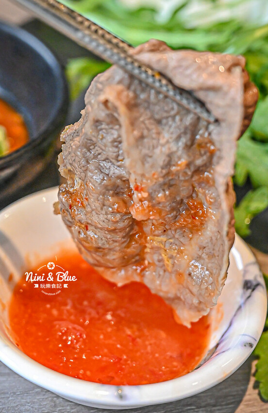 一饌泰式銅盤燒烤火鍋,台中北屯泰式火鍋,泰式酸辣湯超好喝,有蔬食自助吧吃到飽 @Nini and Blue 玩樂食記