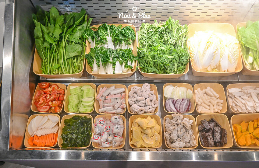 一饌泰式銅盤燒烤火鍋,台中北屯泰式火鍋,泰式酸辣湯超好喝,有蔬食自助吧吃到飽 @Nini and Blue 玩樂食記
