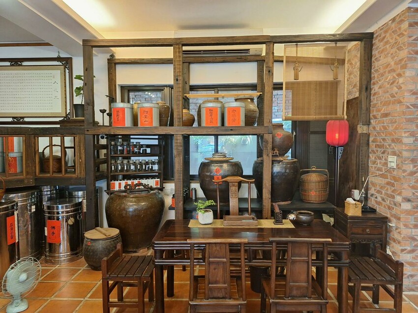 【美食】「捨茶外人文茶館」桃園人文茶館,功夫茶、手沖煮茶、鍋