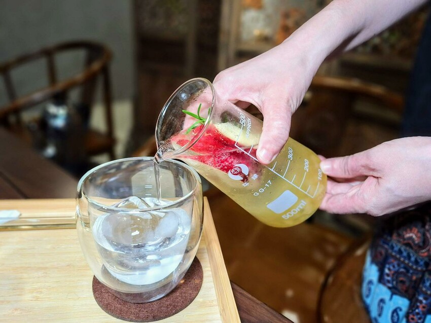 【美食】「捨茶外人文茶館」桃園人文茶館,功夫茶、手沖煮茶、鍋