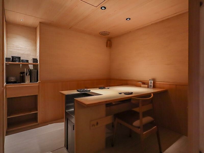 竹北燒肉推薦「川阜和牛燒肉」免動手！頂級和牛專人代烤，品嚐宮崎頂級和牛。