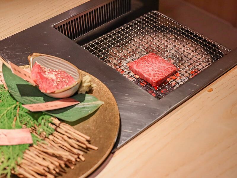 竹北燒肉推薦「川阜和牛燒肉」免動手！頂級和牛專人代烤，品嚐宮崎頂級和牛。