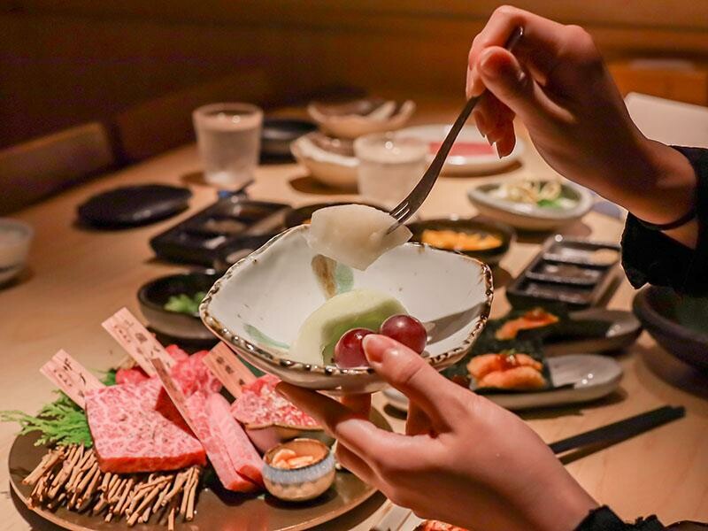 竹北燒肉推薦「川阜和牛燒肉」免動手！頂級和牛專人代烤，品嚐宮崎頂級和牛。