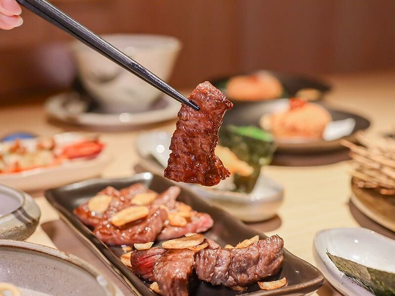 竹北燒肉推薦「川阜和牛燒肉」免動手！頂級和牛專人代烤，品嚐宮崎頂級和牛。