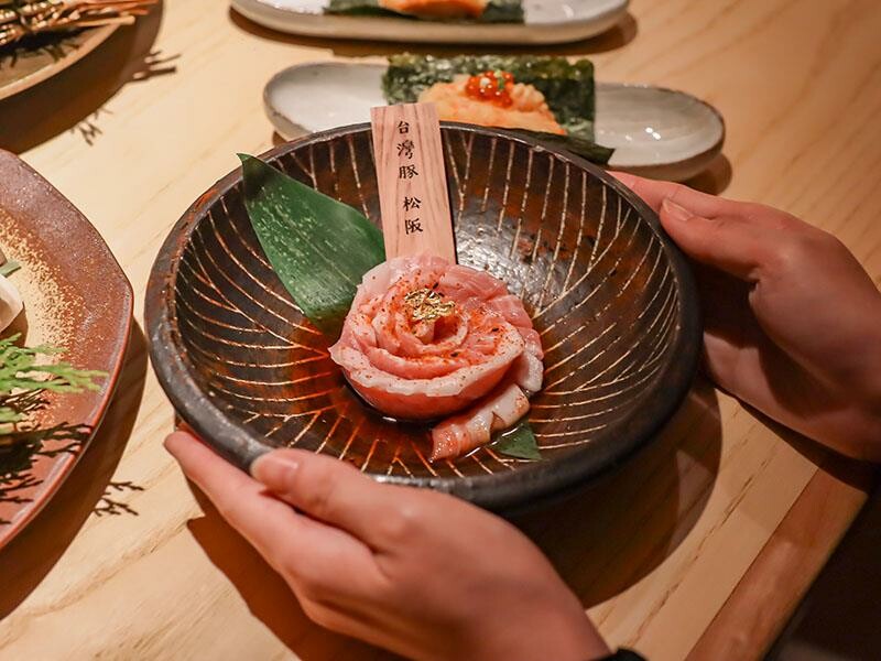 竹北燒肉推薦「川阜和牛燒肉」免動手！頂級和牛專人代烤，品嚐宮崎頂級和牛。