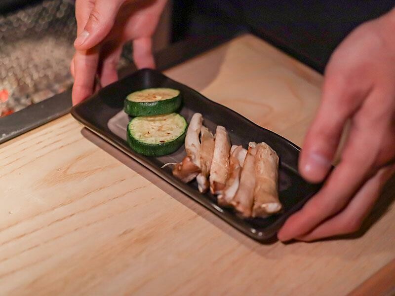 竹北燒肉推薦「川阜和牛燒肉」免動手！頂級和牛專人代烤，品嚐宮崎頂級和牛。