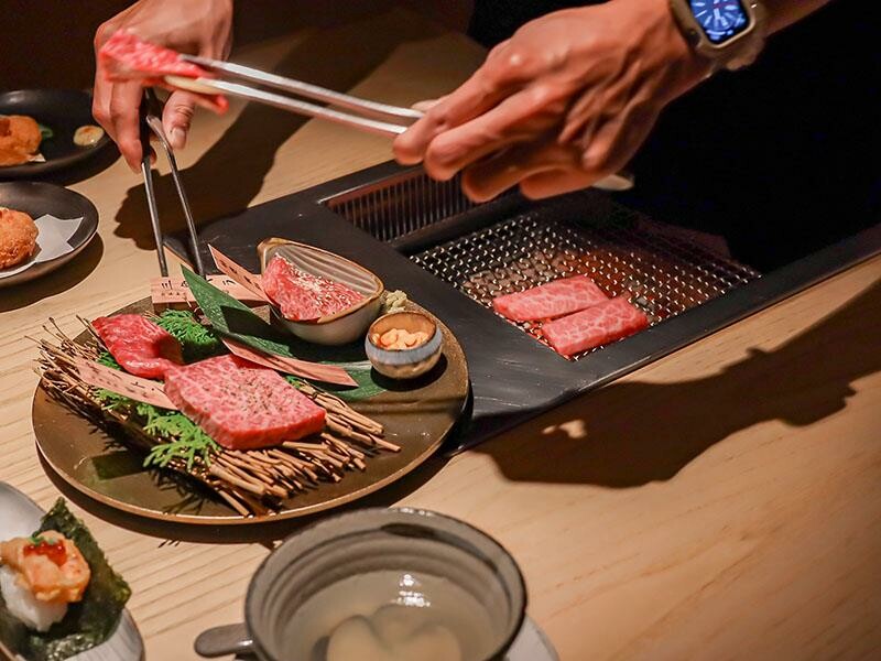 竹北燒肉推薦「川阜和牛燒肉」免動手！頂級和牛專人代烤，品嚐宮崎頂級和牛。