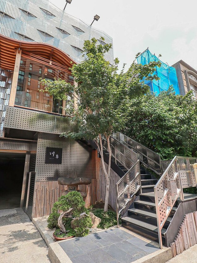 竹北燒肉推薦「川阜和牛燒肉」免動手！頂級和牛專人代烤，品嚐宮崎頂級和牛。