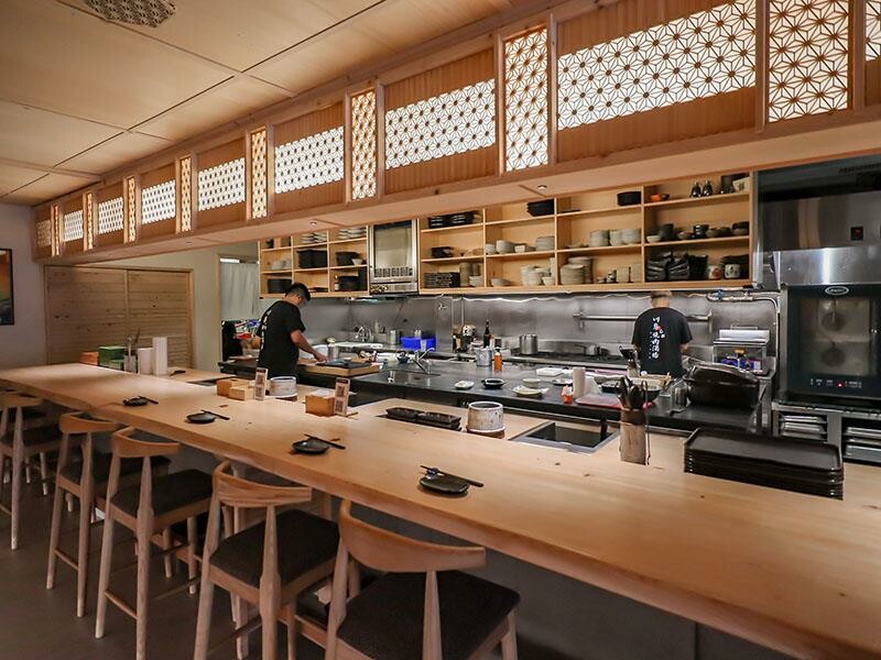 竹北燒肉推薦「川阜和牛燒肉」免動手！頂級和牛專人代烤，品嚐宮崎頂級和牛。