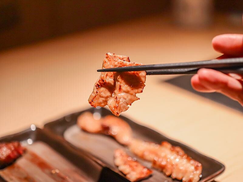 竹北燒肉推薦「川阜和牛燒肉」免動手！頂級和牛專人代烤，品嚐宮崎頂級和牛。