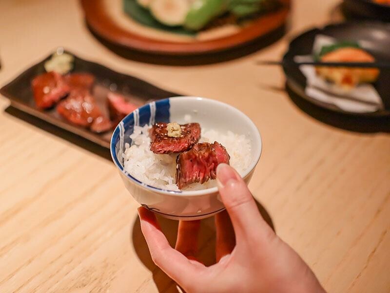 竹北燒肉推薦「川阜和牛燒肉」免動手！頂級和牛專人代烤，品嚐宮崎頂級和牛。