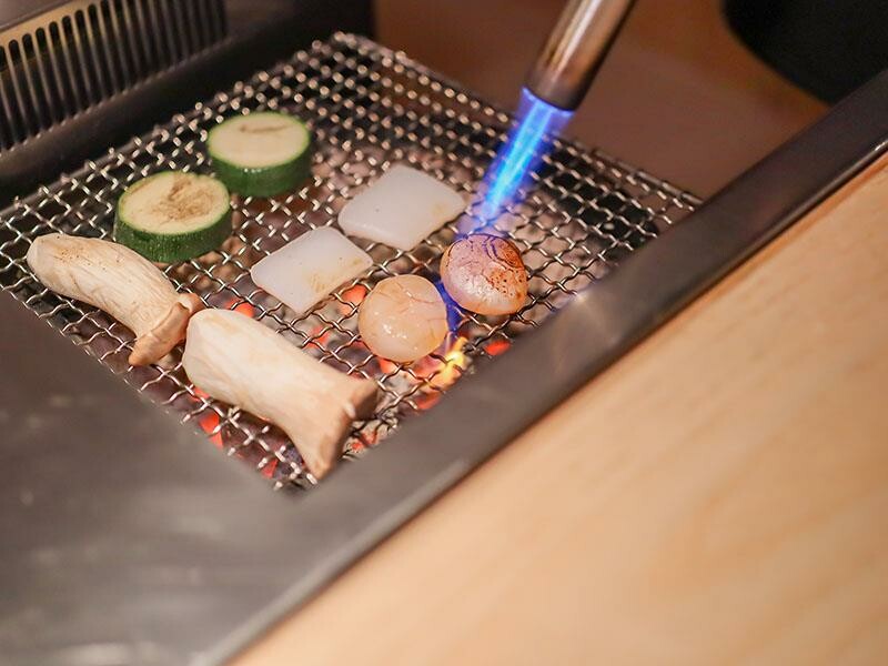 竹北燒肉推薦「川阜和牛燒肉」免動手！頂級和牛專人代烤，品嚐宮崎頂級和牛。