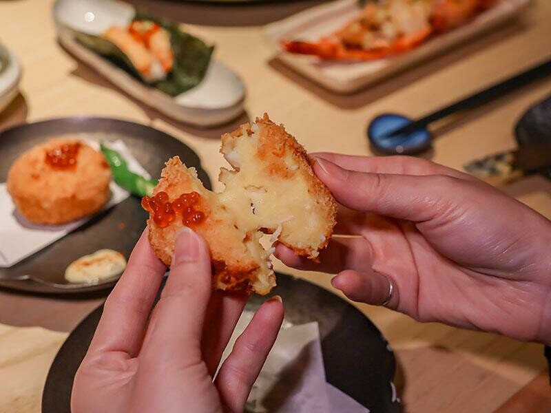 竹北燒肉推薦「川阜和牛燒肉」免動手！頂級和牛專人代烤，品嚐宮崎頂級和牛。