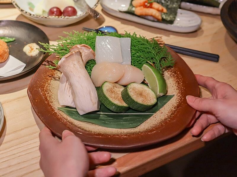 竹北燒肉推薦「川阜和牛燒肉」免動手！頂級和牛專人代烤，品嚐宮崎頂級和牛。