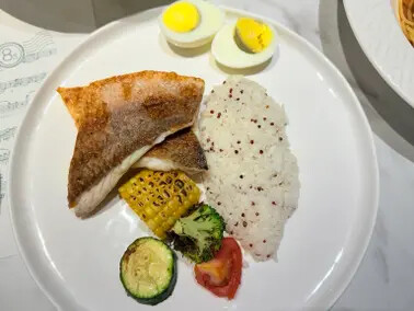 台北市捷運東門站餐廳：8% ice CAFÉ 永康公園店。結合了藝術、生活、公益的經營理念。聽著現場演奏享用著午餐