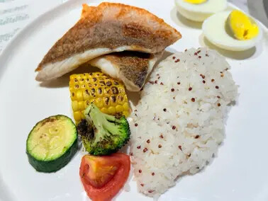 台北市捷運東門站餐廳：8% ice CAFÉ 永康公園店。結合了藝術、生活、公益的經營理念。聽著現場演奏享用著午餐