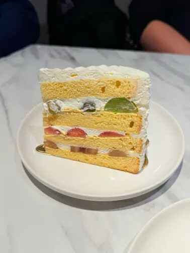 台北市捷運東門站餐廳：8% ice CAFÉ 永康公園店。結合了藝術、生活、公益的經營理念。聽著現場演奏享用著午餐