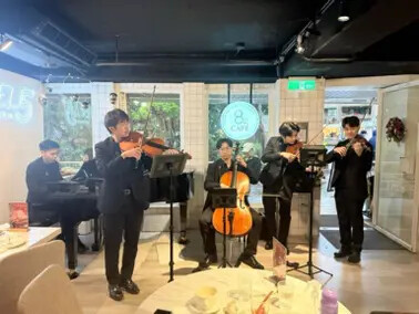 台北市捷運東門站餐廳：8% ice CAFÉ 永康公園店。結合了藝術、生活、公益的經營理念。聽著現場演奏享用著午餐