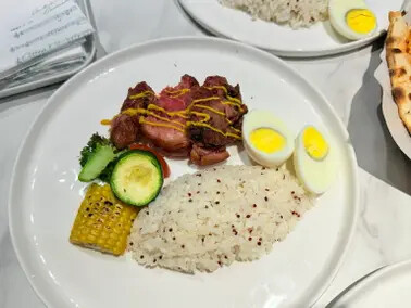 台北市捷運東門站餐廳：8% ice CAFÉ 永康公園店。結合了藝術、生活、公益的經營理念。聽著現場演奏享用著午餐