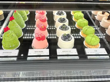 台北市捷運東門站餐廳：8% ice CAFÉ 永康公園店。結合了藝術、生活、公益的經營理念。聽著現場演奏享用著午餐