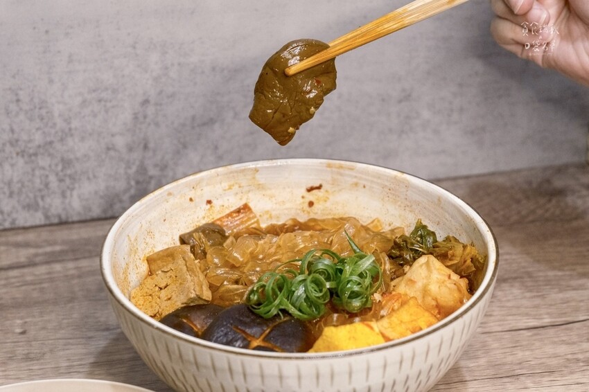 宅配美食｜在家也能大啖一番麻辣滋味！麻辣牛筋推薦、好吃鴨血推
