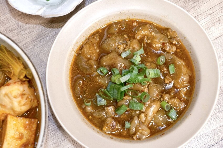 宅配美食｜在家也能大啖一番麻辣滋味！麻辣牛筋推薦、好吃鴨血推