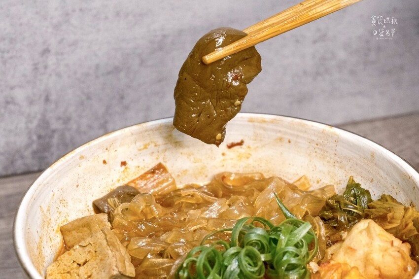 宅配美食｜在家也能大啖一番麻辣滋味！麻辣牛筋推薦、好吃鴨血推
