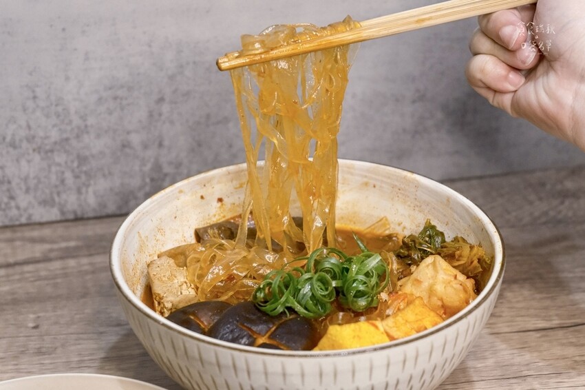 宅配美食｜在家也能大啖一番麻辣滋味！麻辣牛筋推薦、好吃鴨血推
