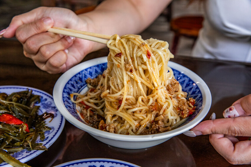 宜蘭縣宜蘭市品客牛肉麵｜網路幾乎無資料！湯鮮肉大塊還很便宜，藏身住宅區低調牛肉麵