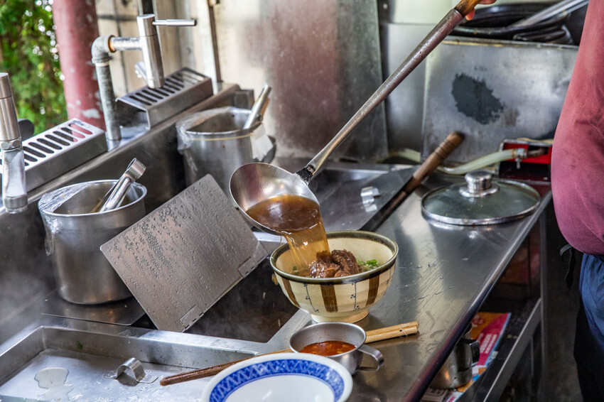 宜蘭縣宜蘭市品客牛肉麵｜網路幾乎無資料！湯鮮肉大塊還很便宜，藏身住宅區低調牛肉麵