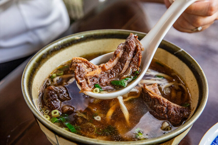宜蘭縣宜蘭市品客牛肉麵｜網路幾乎無資料！湯鮮肉大塊還很便宜，藏身住宅區低調牛肉麵