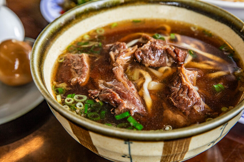 宜蘭縣宜蘭市品客牛肉麵｜網路幾乎無資料！湯鮮肉大塊還很便宜，藏身住宅區低調牛肉麵