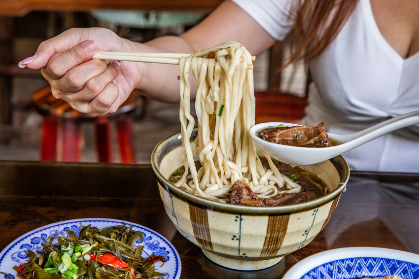 宜蘭縣宜蘭市品客牛肉麵｜網路幾乎無資料！湯鮮肉大塊還很便宜，藏身住宅區低調牛肉麵