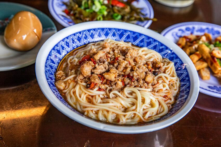 宜蘭縣宜蘭市品客牛肉麵｜網路幾乎無資料！湯鮮肉大塊還很便宜，藏身住宅區低調牛肉麵