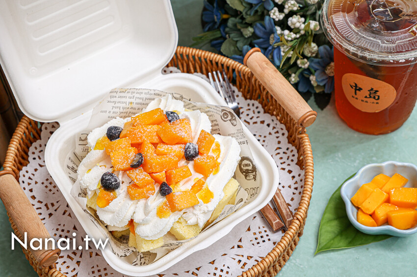 只賣五六日！溪湖糖廠藏著中島鮮果飲品店，採用自家有機木瓜做的木瓜牛奶絕對要喝。綜合果汁、愛文芒果蛋糕寶盒也很推