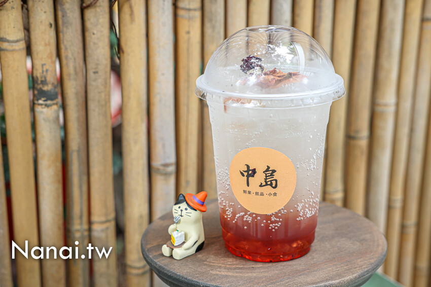 只賣五六日！溪湖糖廠藏著中島鮮果飲品店，採用自家有機木瓜做的木瓜牛奶絕對要喝。綜合果汁、愛文芒果蛋糕寶盒也很推