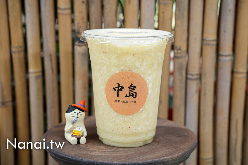 只賣五六日！溪湖糖廠藏著中島鮮果飲品店，採用自家有機木瓜做的木瓜牛奶絕對要喝。綜合果汁、愛文芒果蛋糕寶盒也很推