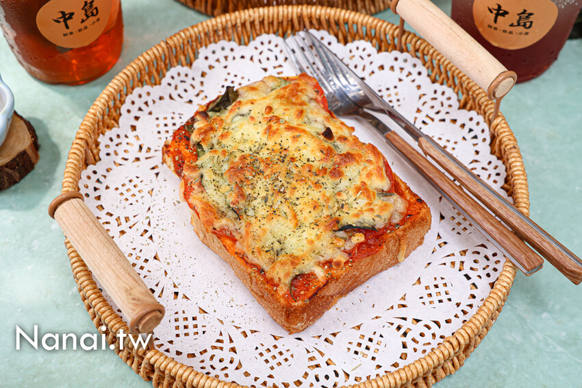 只賣五六日！溪湖糖廠藏著中島鮮果飲品店，採用自家有機木瓜做的木瓜牛奶絕對要喝。綜合果汁、愛文芒果蛋糕寶盒也很推