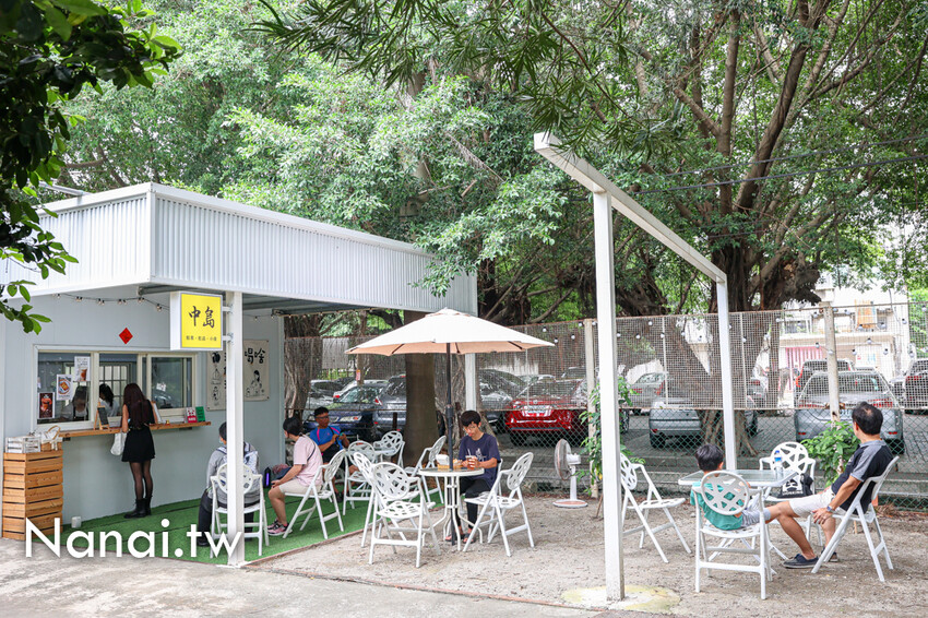 只賣五六日！溪湖糖廠藏著中島鮮果飲品店，採用自家有機木瓜做的木瓜牛奶絕對要喝。綜合果汁、愛文芒果蛋糕寶盒也很推