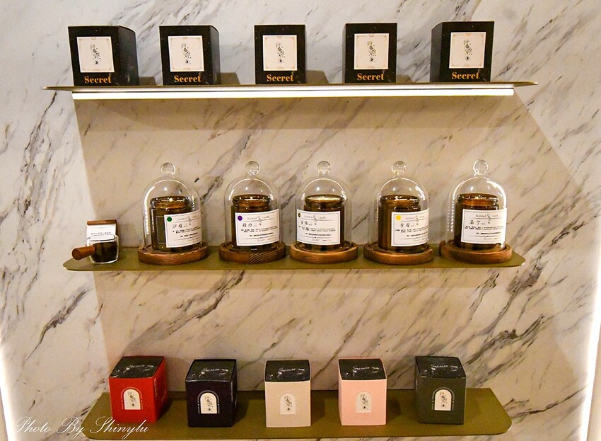 精緻異國料理，浪漫香氛蠟燭適合帶另一伴來用餐