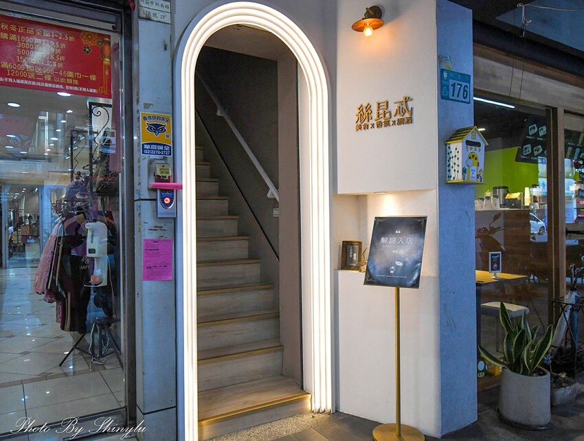 精緻異國料理，浪漫香氛蠟燭適合帶另一伴來用餐