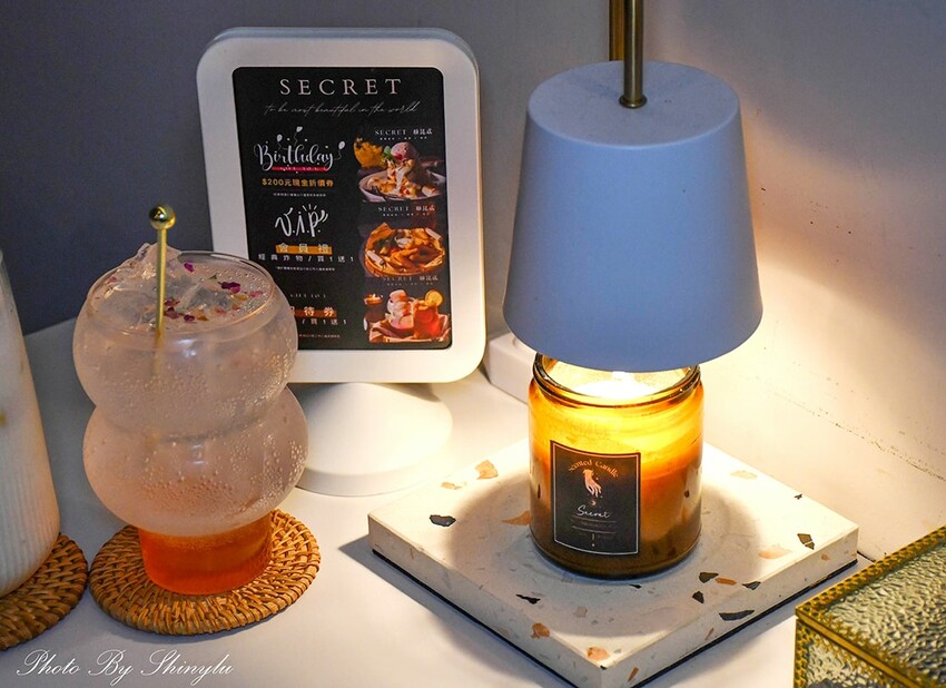 精緻異國料理，浪漫香氛蠟燭適合帶另一伴來用餐