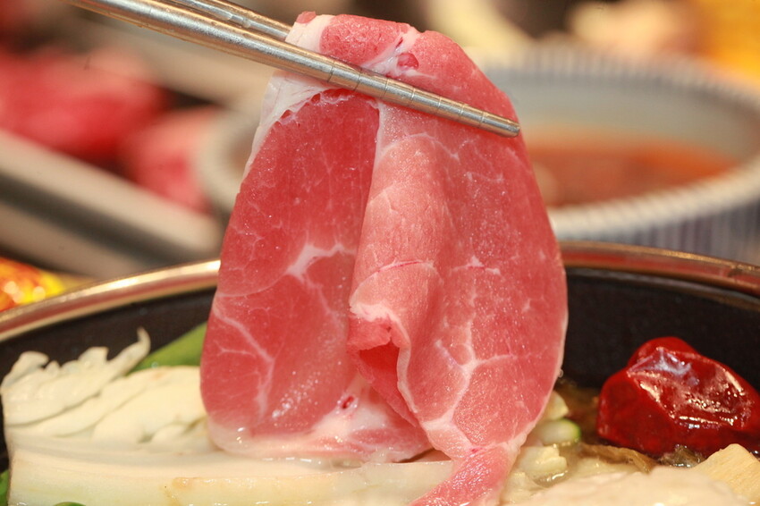 高雄市鼓山區吃。高雄市美食|鼓山區。「狂一鍋-高雄義享店」幾乎零負評的台式火鍋，台北爆紅名店狂一鍋高雄義享時尚廣場